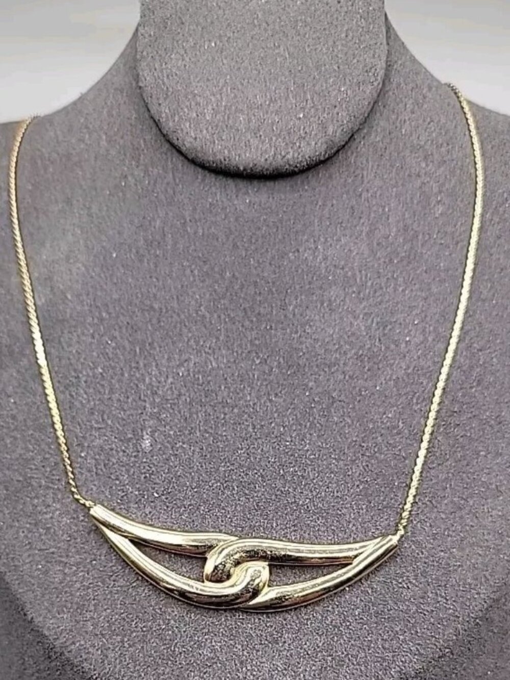 Direction One Bar Link Choker Pendant Necklace Vintage Classic Gold Tone 15"